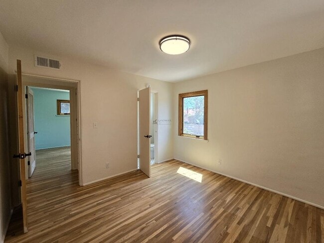 Building Photo - 130 Solana Dr
