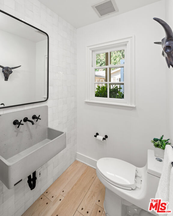 Building Photo - 1330 N Wetherly Dr