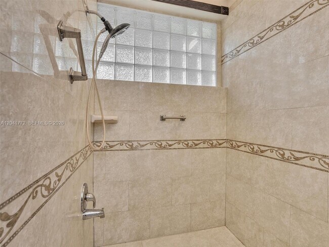 Building Photo - 8813 NW Paradise Ct