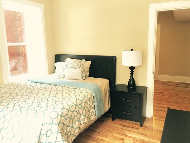 Building Photo - BEAUTIFUL 2 BED/1 BATH APARTMENT IN GHENT!