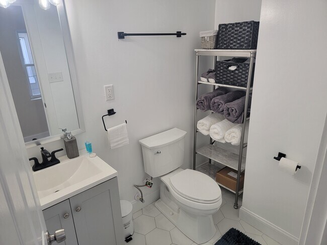 Building Photo - 401 S Ann St