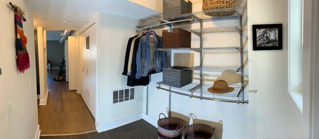 Mudroom - 3815 Cuming St