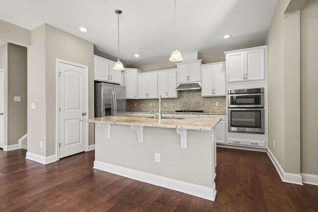 Building Photo - Beautiful 4-Bedroom End-Unit Townhome in West Cary | Open Floor Plan | Prime Location