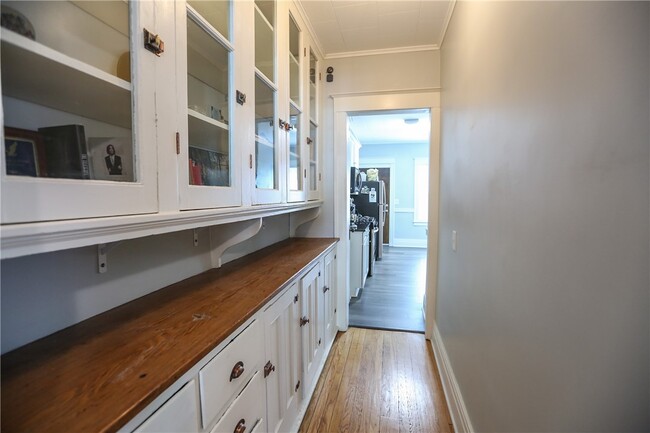 Building Photo - 296 Laburnam Crescent