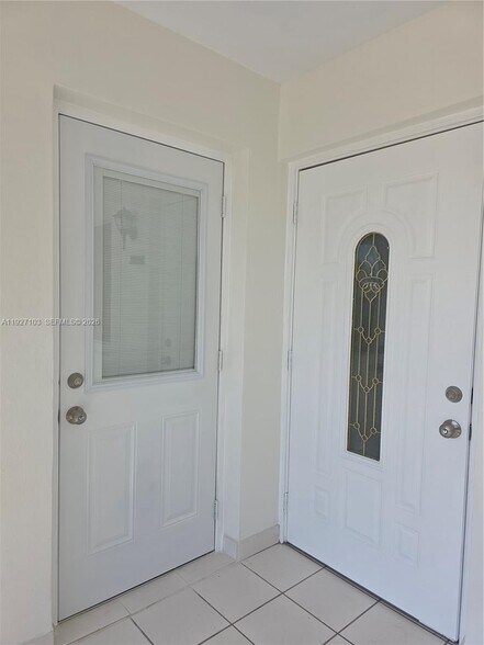 Building Photo - 501 Blue Heron Dr