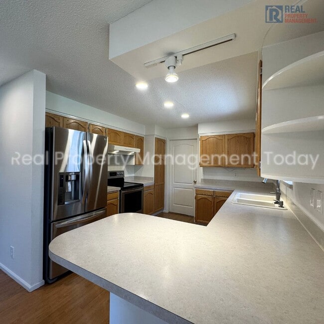 Building Photo - Charming 3 Bedroom with Huge Backyard!