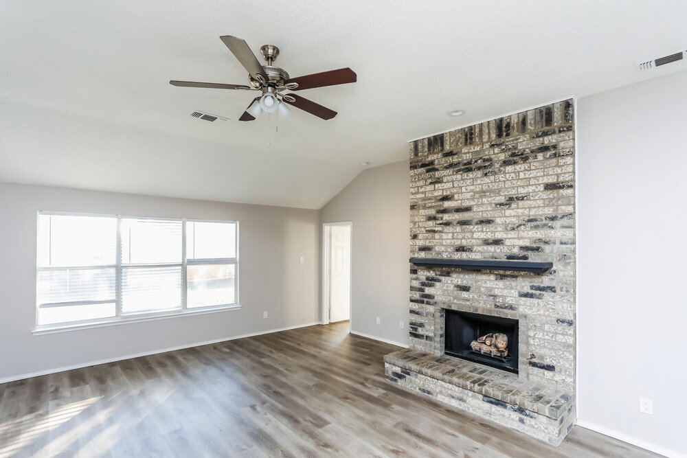 Building Photo - 5122 Eastcreek Dr