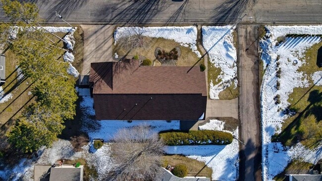 Building Photo - 1831 Rapids St