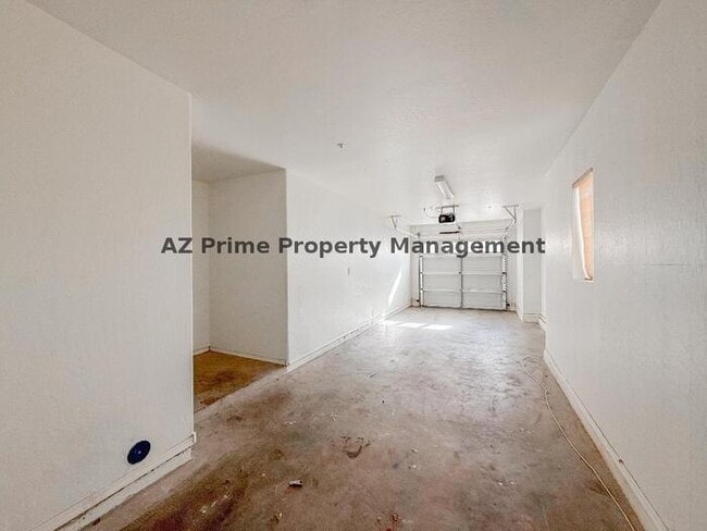 Building Photo - 164 W Commerce Ct