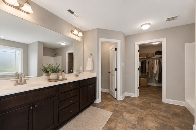 Building Photo - 208 Misty Cove Ct