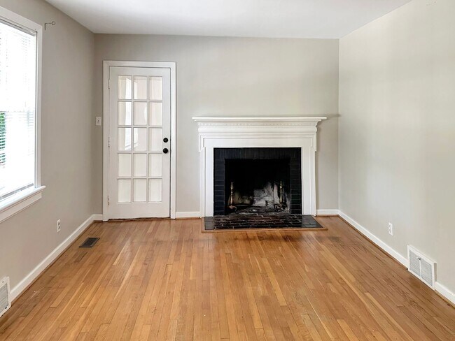Building Photo - Fabulous Cape Cod in the West End!!