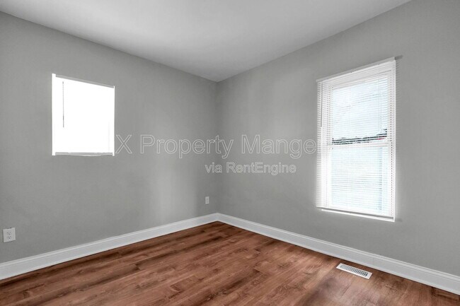 Building Photo - 556 E Whittier St