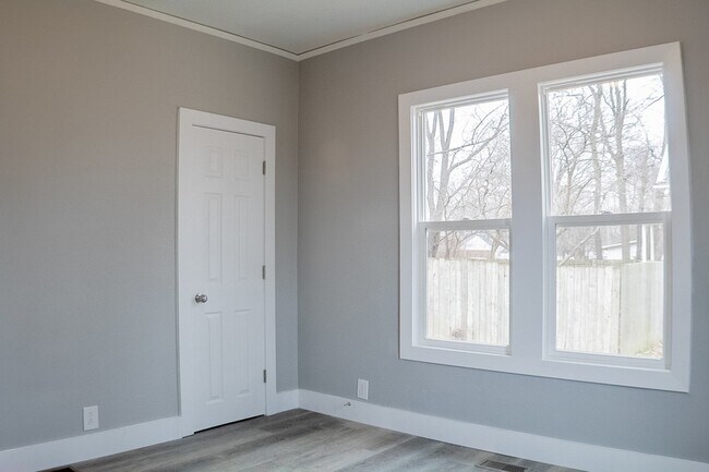 Building Photo - 1207 N Walnut St