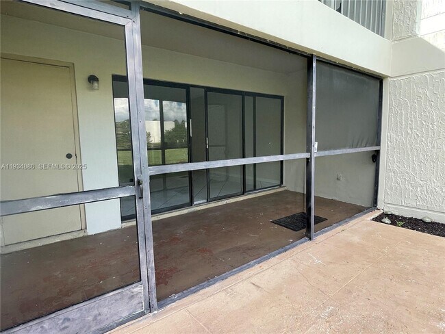 Building Photo - 210 Lakeview Dr