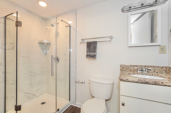Building Photo - Charming 2 Bed/2 Bath Home in Greensboro, ...