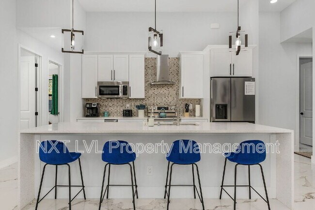 Building Photo - 1925 SW 3rd Terrace