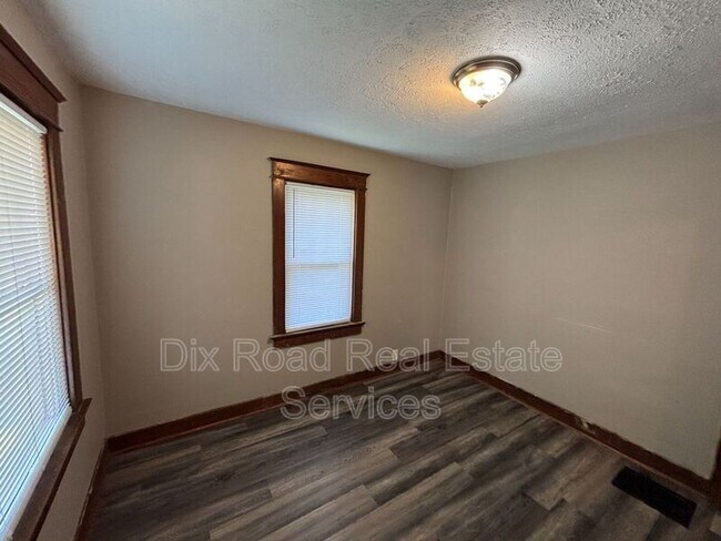 Building Photo - 963 N E St