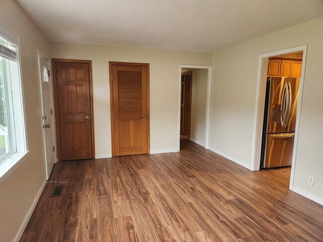 Building Photo - 118 Barclay Rd