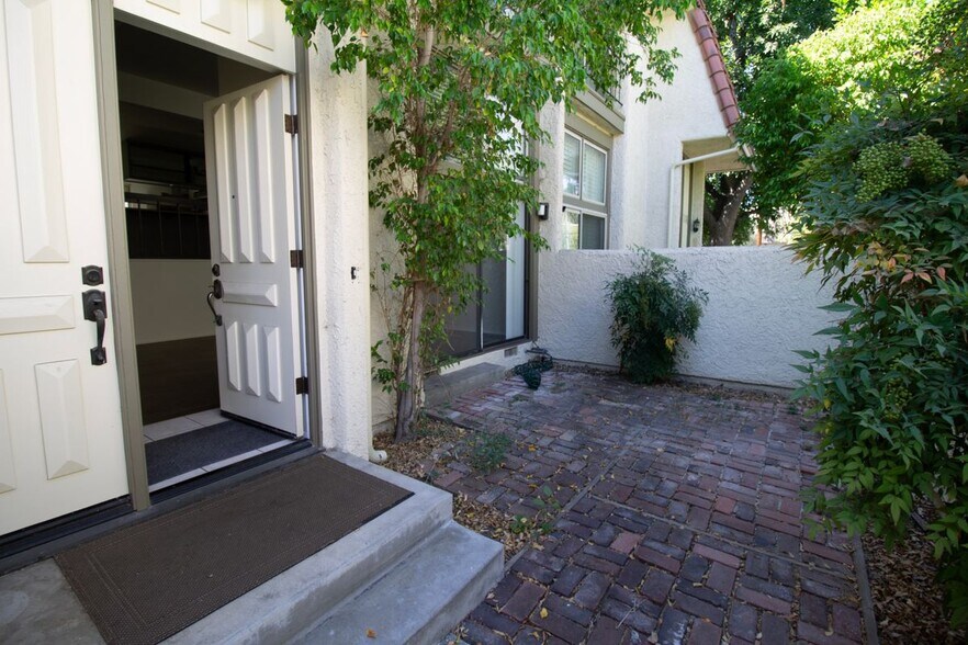 Building Photo - 6204 Shoup Ave