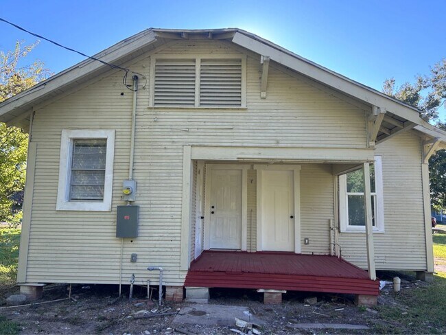 Building Photo - 1925 11th St