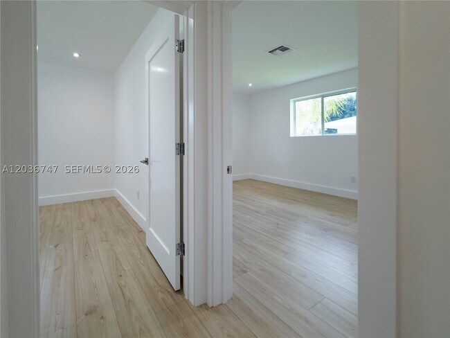 Building Photo - 15340 SW 85th Ave