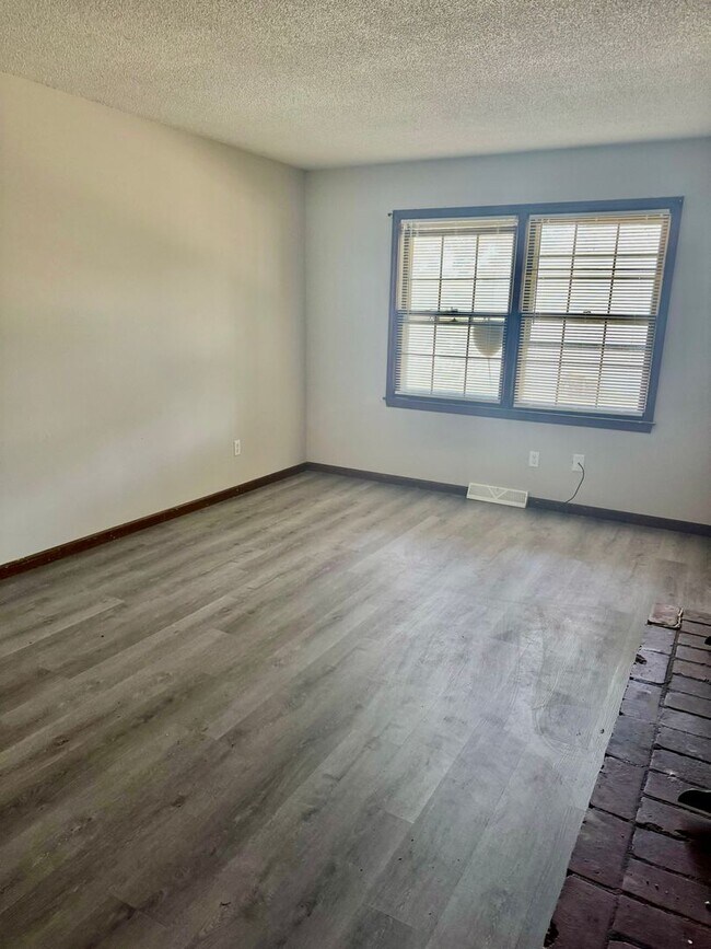 Building Photo - Ditzler Duplex