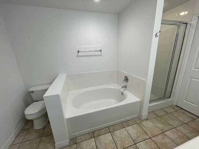 Building Photo - ANNUAL RENTAL - FIRST FLOOR 2 BED / 2 BATH AT FAIRWAY PRESERVE