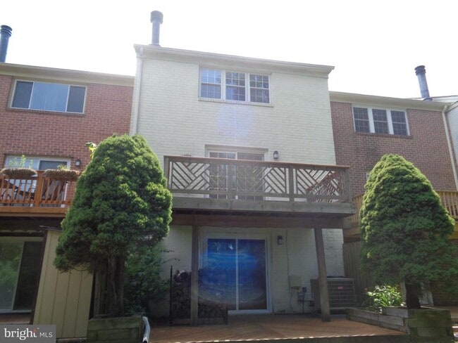 Building Photo - 10 Donagh Ct