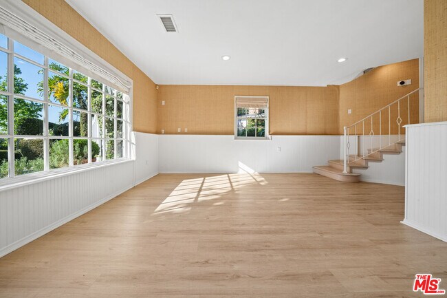 Building Photo - 8050 Mulholland Dr