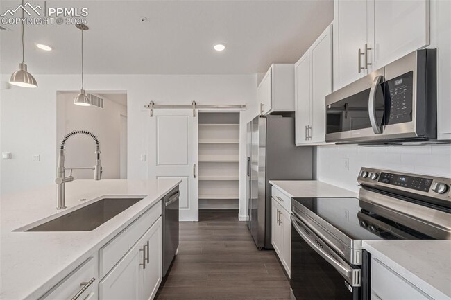 Building Photo - Top Floor Penthouse at Victory Ridge