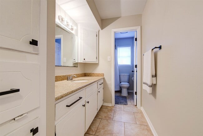 Building Photo - 8914 Stonehearth Ln