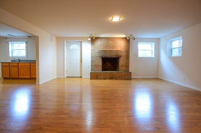 Building Photo - Beautiful 4 bedroom plus office home in Ballard