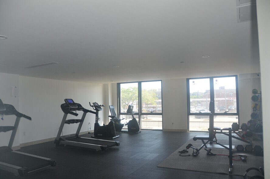 Gym with nice sunlight - 7065 Queens Blvd