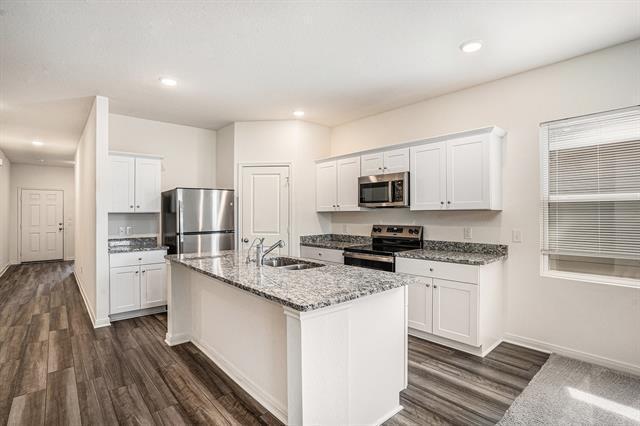 Building Photo - 7439 Corral Smt