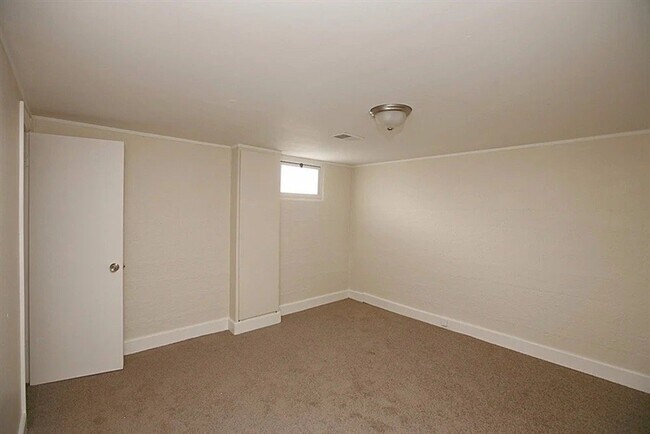 Building Photo - 1745 W Crestline Dr