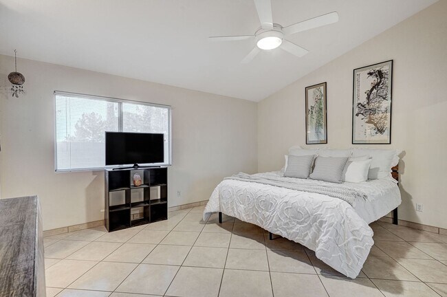 Building Photo - Henderson Single-Story Gem with Gas Firepl...