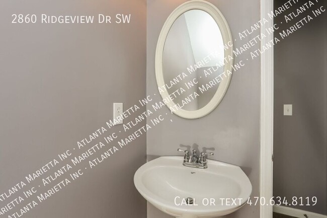 Building Photo - 2860 Ridgeview Dr