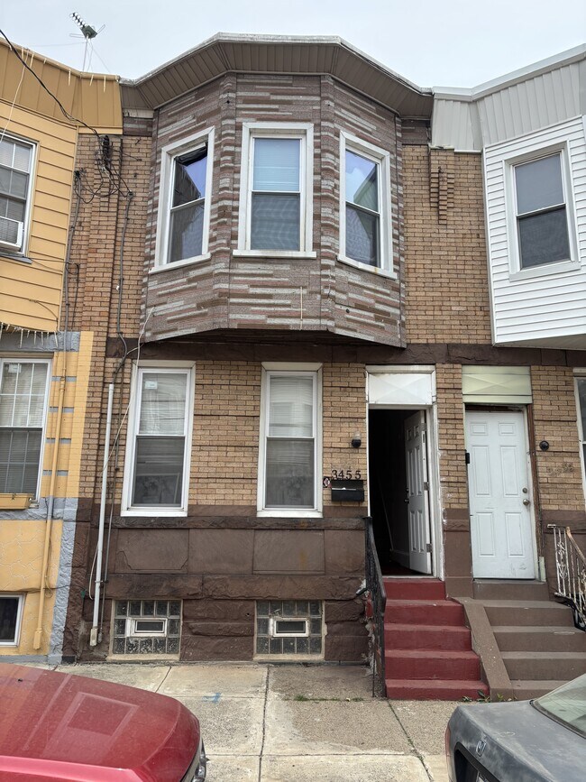 Building Photo - 3455 Helen St