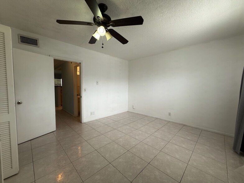 Building Photo - 467 Golden Isles Dr