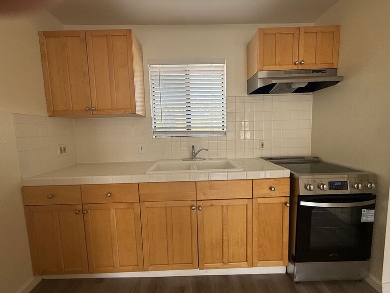 Building Photo - 1816 N Gramercy Pl