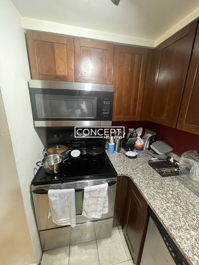 Building Photo - 28 Symphony Rd