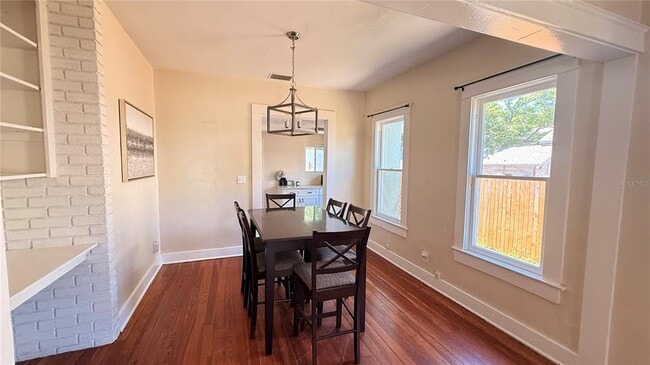 Building Photo - 905 Jones St