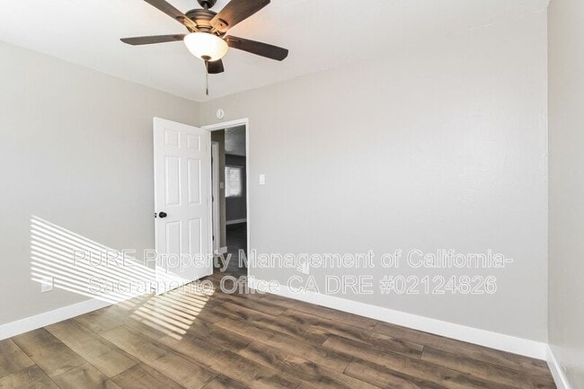 Building Photo - 130 Elm St