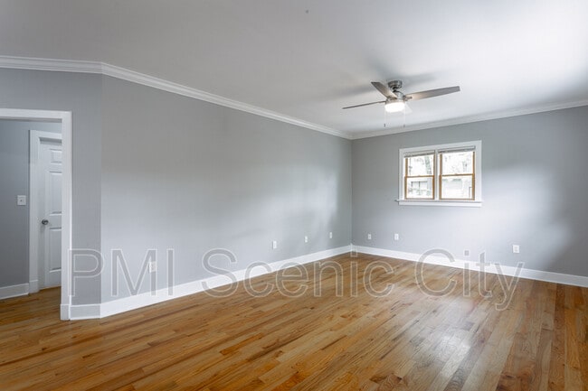 Building Photo - 513 Lytle St