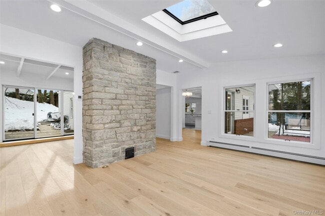 Building Photo - 88 Strathmore Rd