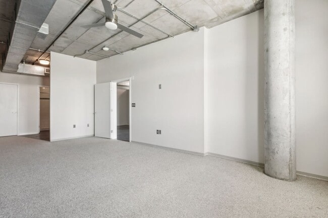 Building Photo - Loft Condo in Downtown Orlando