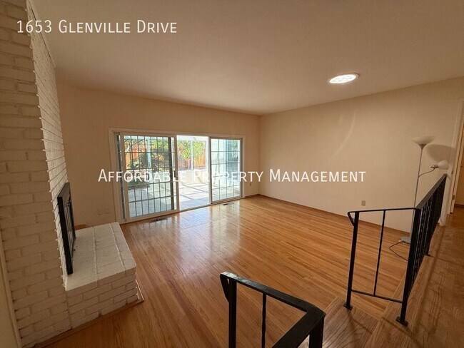 Building Photo - 1653 Glenville Dr