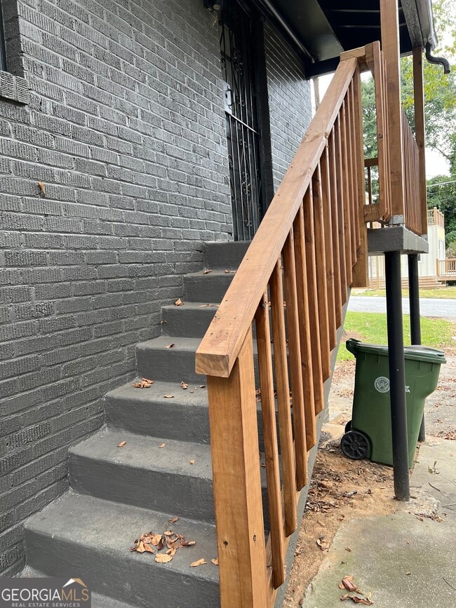 Building Photo - 1215 Westview Dr SW