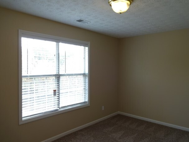 Building Photo - 1203 Kern Cv