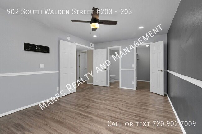 Building Photo - 902 S Walden St
